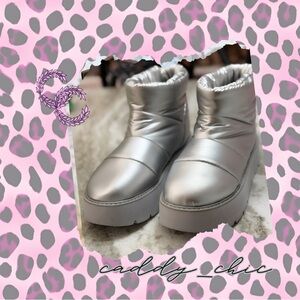 Portland Boot Company Silver Puffer Booties Size 9 | Chunky Sole Snow Boots EUC
